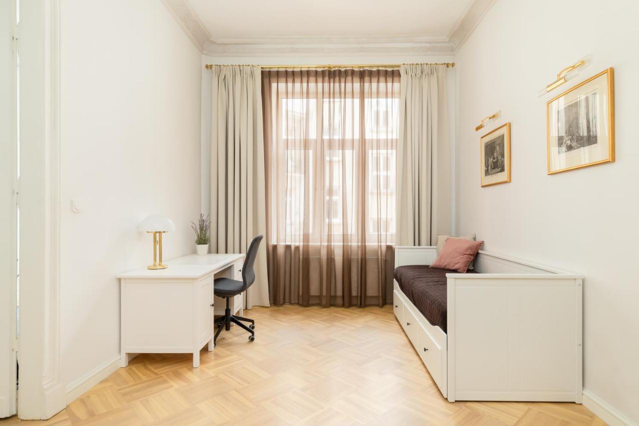 ורשה Marszalkowska 58 - Classy Two Bedroom Apartment With Balcony By Noclegi Renters מראה חיצוני תמונה